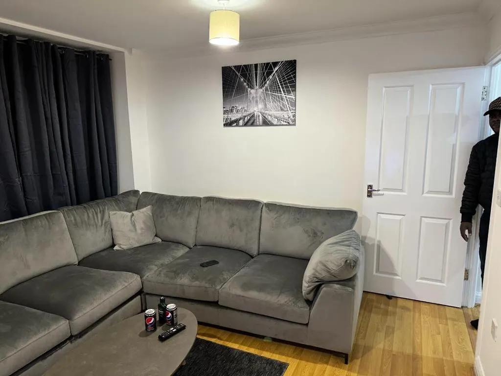 Luxury Apartments Dagenham 0*,